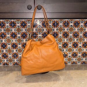 COACH Elegant Tan Leather Tote Bag